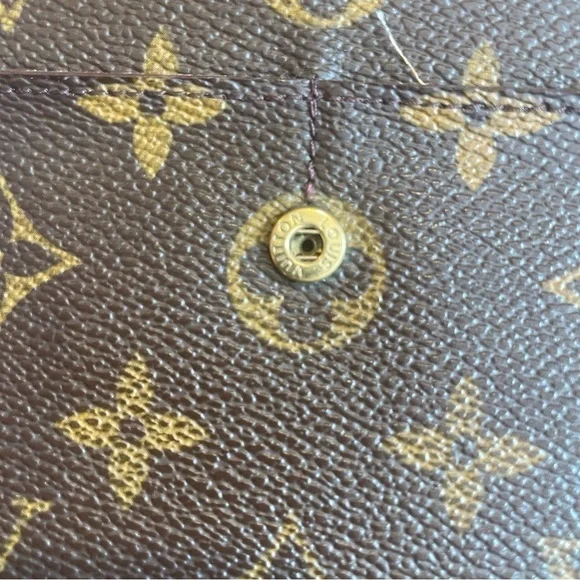 Louis Vuitton, Sarah Monogram Wallet with COA and unbranded dust bag.